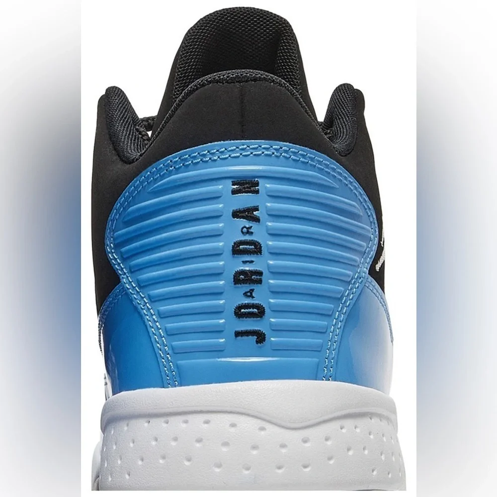 Air Jordan Max Aura 2 GS 'Black University Blue' Sneakers